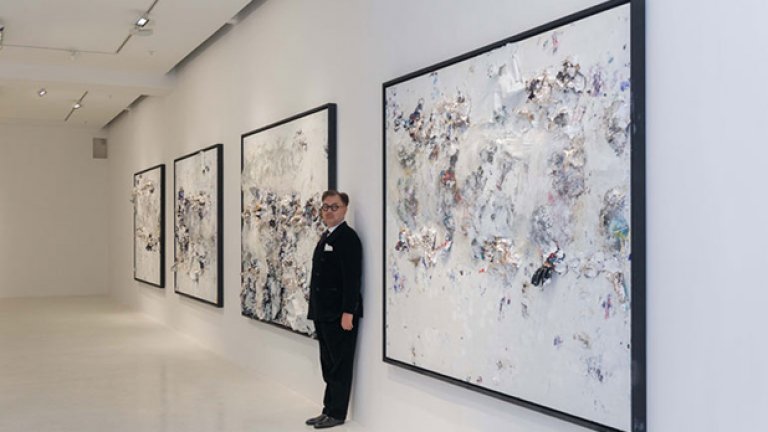 Първата самостоятелна изложба на твореца в "Pearl Lam Gallery", Хонг Конг. 