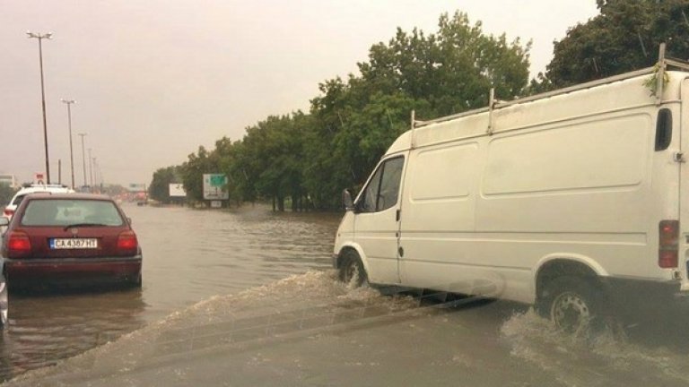 Новото "Цариградско шосе" под вода