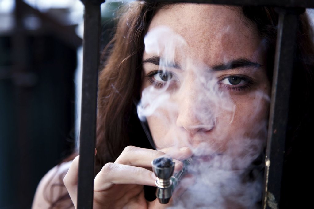 woman-smoking-pot-56a6fef15f9b58b7d0e5e5f8