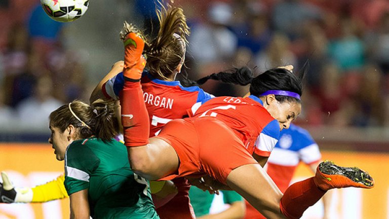 По-малко единоборства. Разбира се, някои от момичетата са загрижени за здравето си. Истинските професионалистки обаче не се страхуват от твърди шпагати и въздушни сблъсъци.