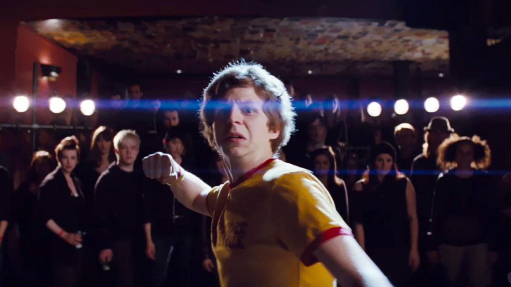 "Скот Пилгрим срещу света"/ Scott Pilgrim vs. the WorldФентъзи комедията, режисирана от Едгар Райт върху поредицата на Брайън Лий О'Мали, си остава класика в жанра.Може би не знаете, но името на героя идва от песента със същото име на канадската банда Plumtree, а във филма Скот дори носи тяхна брандирана тениска. И още нещо - по време на дублите Райт иска от актьорите да не мигат, за да се получи усещане за японско аниме. "Лесна" работа.
