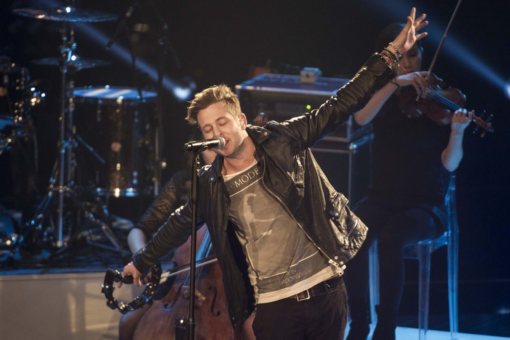 В него участва Райън Тедър от One Republic
