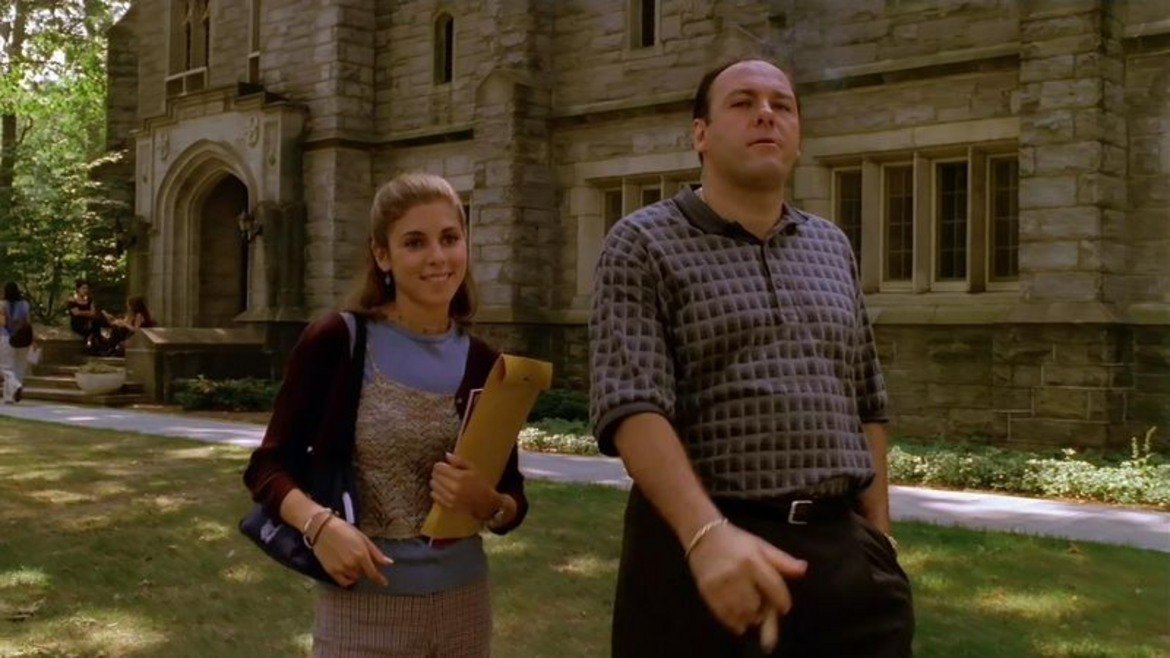 The Sopranos, 1999
Преди епизода "College" сериалът "Семейство Сопрано" беше стилно и развлекателно шоу за мафиот, принуден от паник атаките си да посещава психиатър. След този епизод обаче сериалът застава в основата на нова ера в телевизията - ерата на антигероя. От самото начало беше известно, че Тони Сопрано е мафиот и вероятно е убивал хора. "College" обаче сблъска зрителите за първи път директно с престъпленията му. Създателят на сериала Дейвид Чейс казва, че е трябвало да се бори с HBO, преди да получи разрешение да покаже на екран как Тони убива някого. Основният му аргумент е, че никой няма да повярва на образа, ако той не извърши убийството. С това телевизията тръгна по стъпките на антигероите.