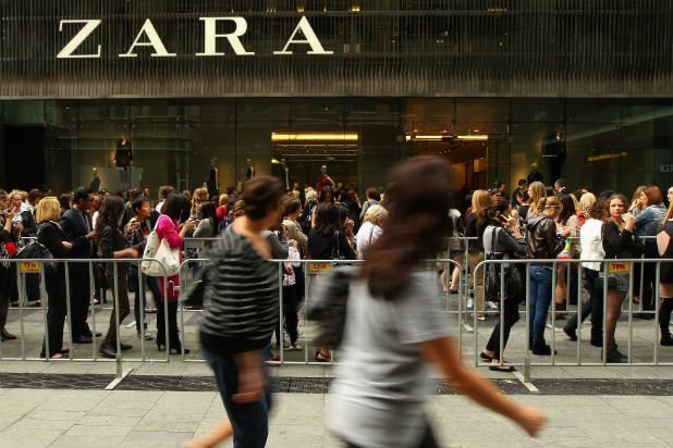 Компанията "Зара" е сред лидерите в бързооборотните дрехи... които се разпадат