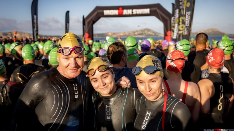 Гордън, Тейна и Тили Рамзи на състезание по триатлон.