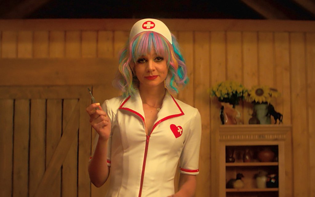 "Момиче с потенциал" (Promising Young Woman)
Кога: 28 май
Къде: кината
Номинираният за 5 награди "Оскар" и спечелил една - за най-добър оригинален сценарий - филм ще обиколи по-масово кината у нас през май. Кери Мълиган е в ролята на Каси Томас, 30-годишна жена, живееща с родителите си, която има една цел - да поставя мъжете на мястото им. Заради това, че преди година най-добрата ѝ приятелка е била изнасилена, Каси прекарва вечерите си като се прави на пияна в барове, а когато разгонени мъже се опитат да се възползват от нея, разбива мечтите им. Но един ден се появява възможност за най-върховното отмъщение и Каси не смята да го пропуска.