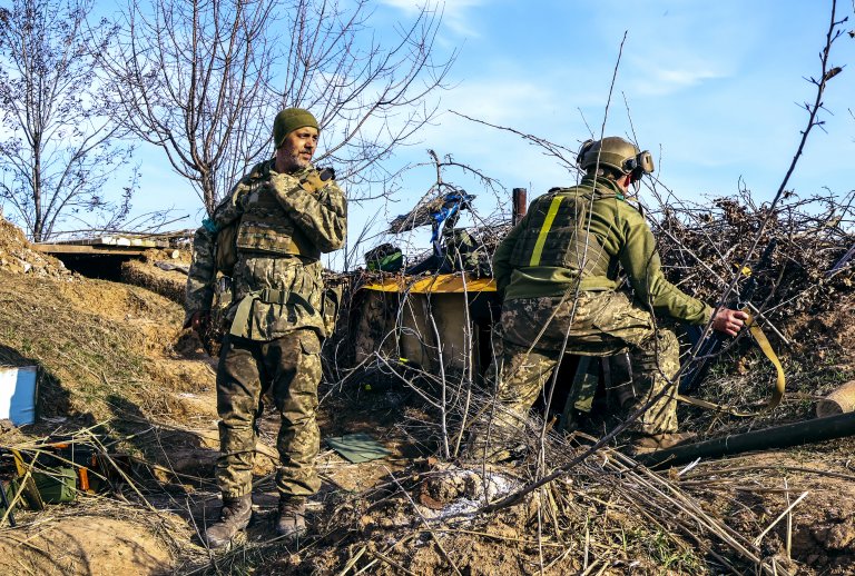 Фридрих Мерц е категоричен поддръжник на военната подкрепа за Украйна, като се очаква при неговото управление да бъде засилена оръжейната помощ за Киев. 