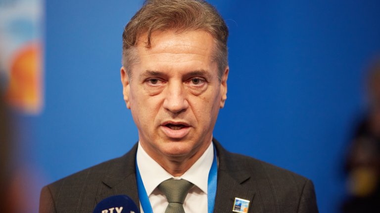 Роберт Голоб