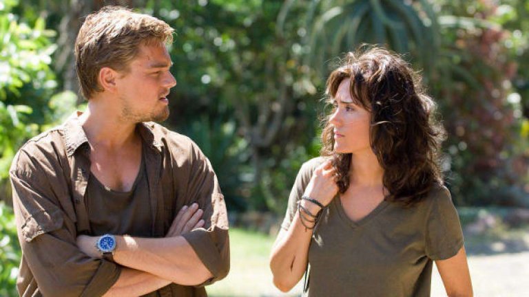 "Кървав диамант" дава на света една от най-добрите роли на Леонардо ди Каприо (не че има лоша). Ако сте го гледали, вероятно знаете, че кървавите диаманти са диаманти, които се добиват в конфликтните африкански региони, най-вече в Западна Африка, а с парите от тях се правят само лоши неща. Филмът е номиниран за 5 награди Оскар, включително за най-добър актьор (ди Каприо) и най-добра поддържаща роля (Джимон Хонсу). Макар и не разкошна и красива като в "Извън Африка", Африка играе и тук. Впрочем, Дженифър Конъли също.