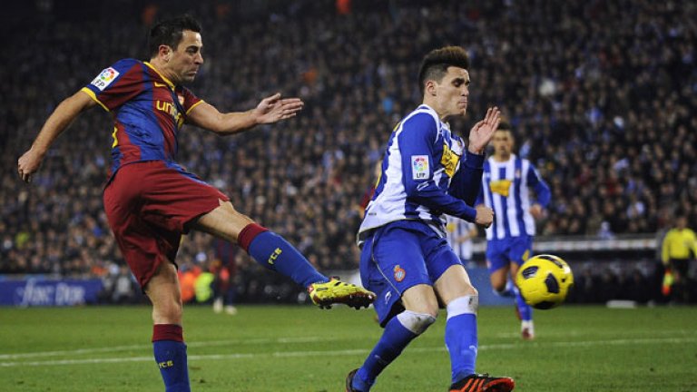 Шави Ернадес вкара един, а Педро и Давид Вия по два гола в дербито на Каталуния между Еспаньол и Барселона