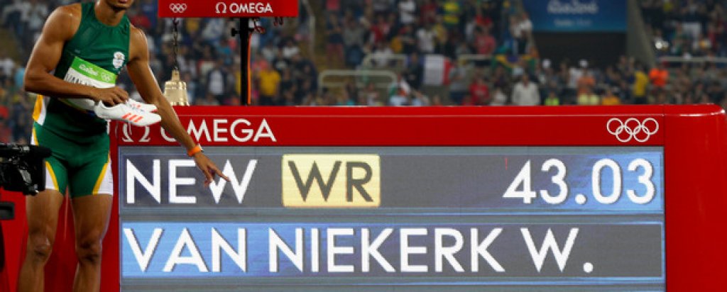 Вайде Ван Никерк

На олимпиадата в Рио бегачът от Южна Африка успя да засенчи за известно време дори великия Юсейн Болт, след като счупи световния рекорд на 400 метра. Считаше се, че постижението на Майкъл Джонсън от 1999 г. няма как да бъде подобрено, но Ван Никерк спря хронометрите на 43.18 секунди. При това южноафриканецът трябваше да  тича в най-външния коридор на пистата, в който последният олимпийски шампион на тази дисциплина датираше от игрите в Париж през 1924 г. След този рекорд Ван Никерк стана първият атлет, избягал дистанцията от 100 метра под 10 секунди, тази от 200 метра под 20 секунди, и 400 метра под 44 секунди. 
