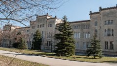 Главният корпус на Военна академия е изграден в периода 1888–1894 г. по проект на чешкия архитект Антонин Колар за Военното училище