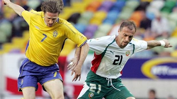 2004 г. - На това европейско игра и България. За последен път изобщо на голямо първенство и до днес. Мартин Петров вкара единствения гол за нас от дузпа срещу Италия, загубихме три пъти - 0:5 от Швеция, 0:2 от Дания и 1:2 от "скуадрата".