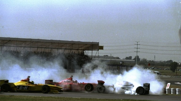 През 1997-а Михаел Шумахер се сблъска челно с бъдещия си съотборник във Ферари Рубенс Барикело (тогава в отбора на Стюарт). Другият болид на "черните кончета", пилотиран от Еди Ървайн остана втори в Аржентина тази година, а състезанието спечели Жак Вилньов.