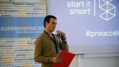 Президентът на Start It Smart Петър Шарков представя участниците в първия сезон на преакселератора