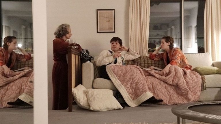 Тилда Суинтън и дъщеря й Онър Суинтън Бърн участват заедно в романтичната драма "The Souvenir" с участието на Том Бърк (познат от минисериала "Случаите на Корморан Страйк"). Премиерата му е планирана за ноември 2019 г. 