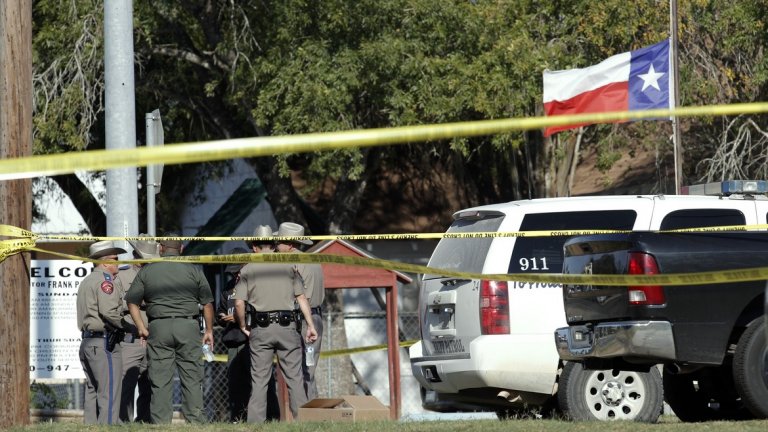 26 убити при стрелбатa в църква в Тексас