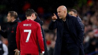 Защо Ливърпул има най-слабия баланс при статични положения и защо Слот не намира решение