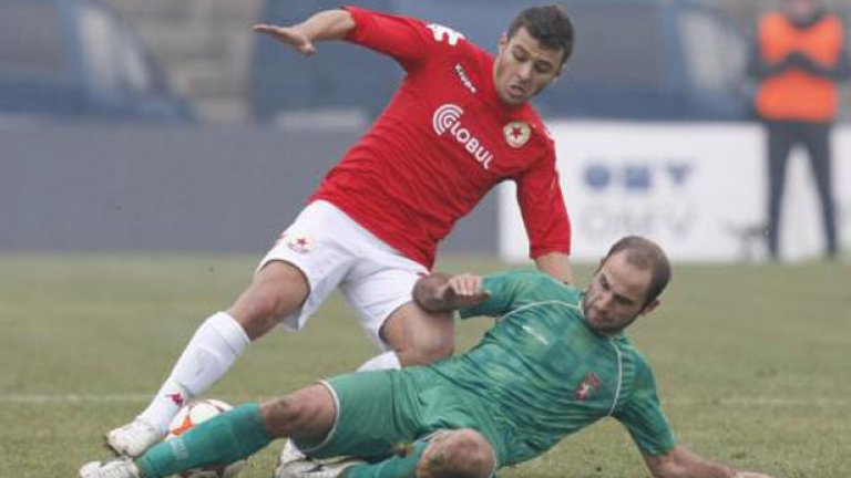 Бившата звезда на ЦСКА Жуниор Мораес също дебютира с попадение за новия си клуб Металург (Донецк)