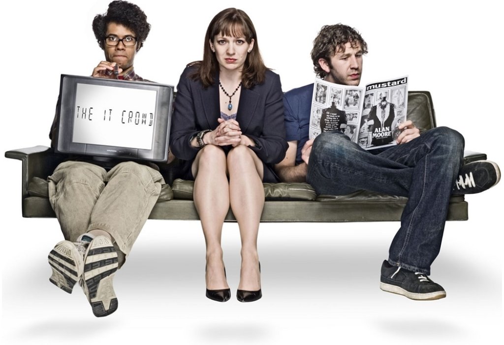 „The IT Crowd“ - 

Замислен в началото като уебсериал, в крайна сметка получил телевизионен канал, който да се съгласи да го излъчва, „The IT Crowd“ e сериал, който може само да ви изненада. От идеята – приключенията на двама IT специалисти, които работ