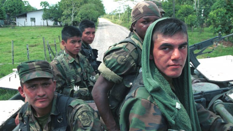 Колумбийски войници от батальона, който през 2000 г. започва да прилага "Планът Колумбия"