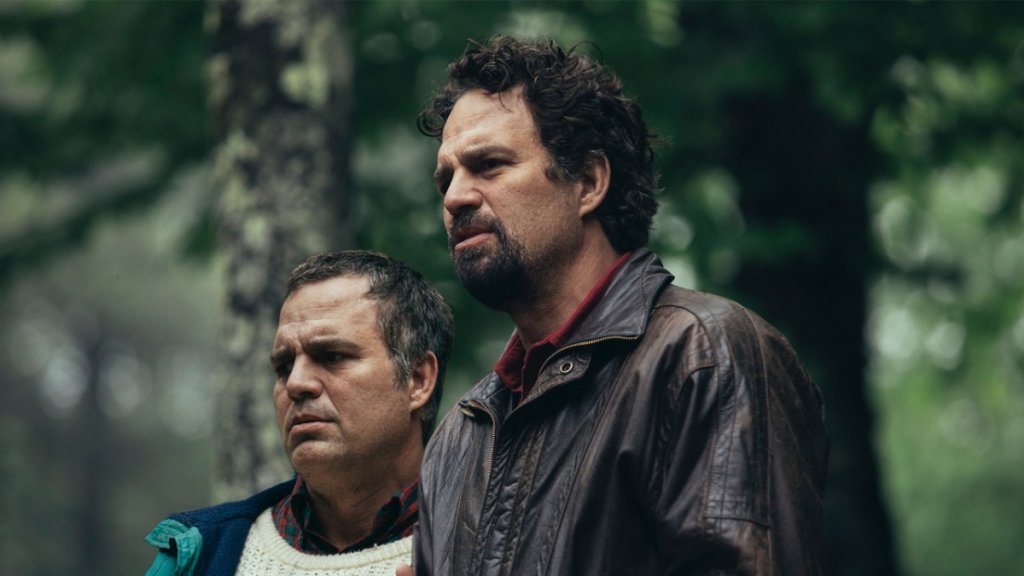 I Know This Much Is True (HBO) - 27 април
Марк Ръфало играе две роли в този нов сериал - на братята близнаци Доминик и Томас Бърдси. Самата история е базирана на романа на Уоли Лам и се предава през очите на Доминик, който разказва за трудните си отношения с брат си, страдащ от параноидна шизофрения, както и за усилията, които полага, за да бъде освободен той от психиатрична клиника.