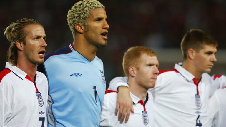 Големият английски тим, пълен със звезди, може да се посъбере пак. Бекъм и Пол Скоулс изглеждат непоклатими в средата на терена, но ако Стивън Джерард е прекратил кариера дотогава... Може и да видим триото от супер халфове заедно.