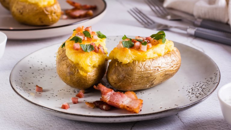 Пълнени картофи: Идеи и хитрини за бърза лятна вечеря