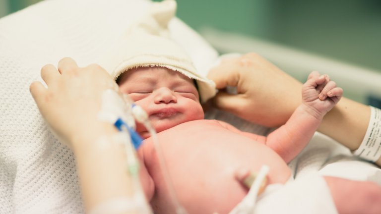 Родители от Пловдивско обвиняват лекари че са подменили бебето им