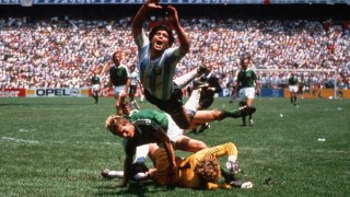 29 юни 1986, финалът на световното: Марадона, Фьорстер и вратарят Тони Шумахер.