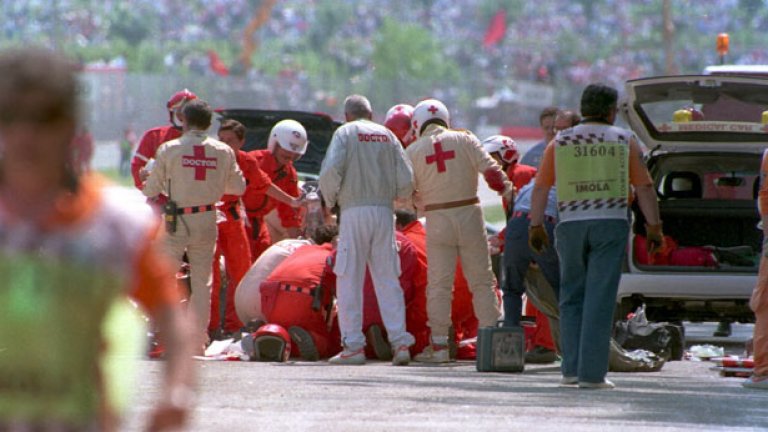 Новините за трагичната гибел на Сена дойдоха близо 2 часа по-късно, в края на състезанието.