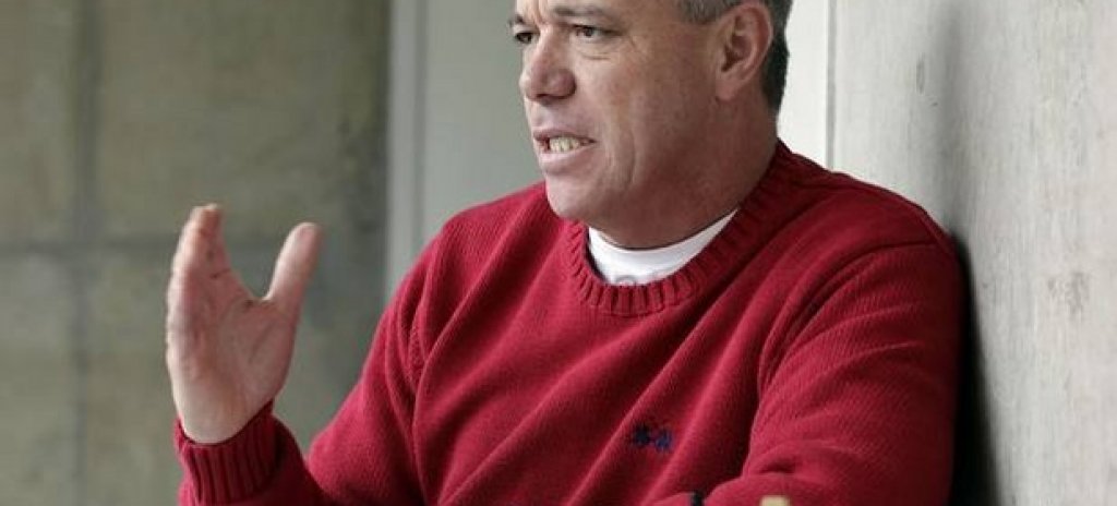 Веласкез предупреждава младите да стоят далеч от криминалния живот.