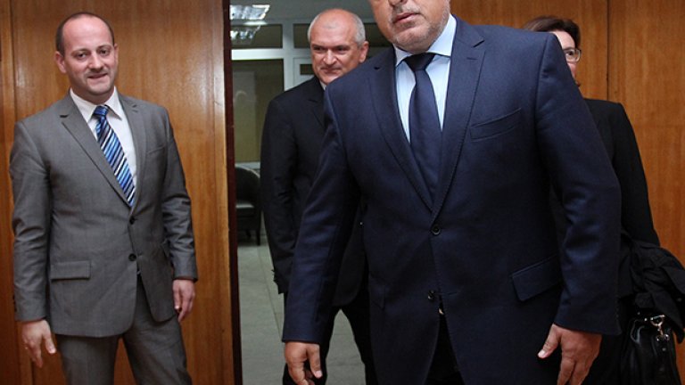 Ако РБ продължава да не признава най-голямата партия-член на ЕНП в България, това щяло да означава, че са се договорили с ДПС и БСП.