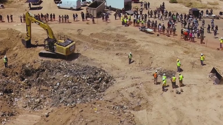 Кадър от филма Atari: Game Over по време на разкопките, доказали една десетилетна легенда