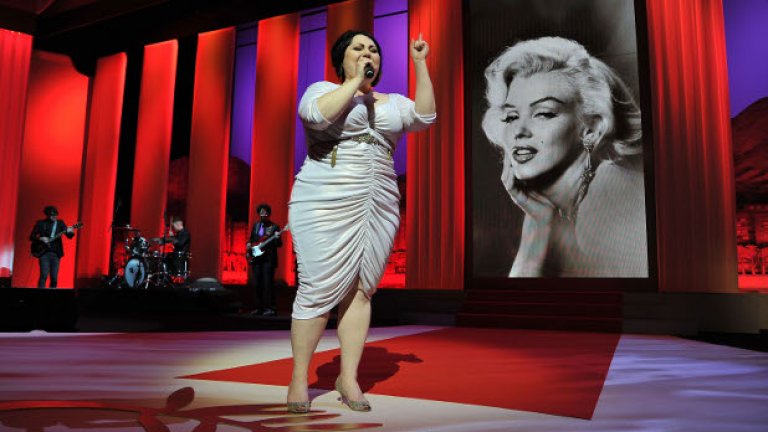 Певицата Бет Дито както винаги във форма