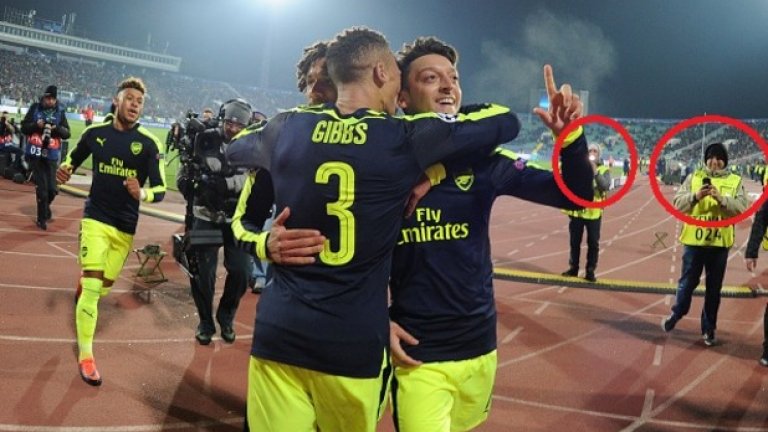 Снимката обиколи световните медии 
Mesut Ozil is so good that even the Ludogorets stewards had to stop and get a photo  pic.twitter.com/n3605YbAXn— 101 Great Goals (@101greatgoals) November 2, 2016