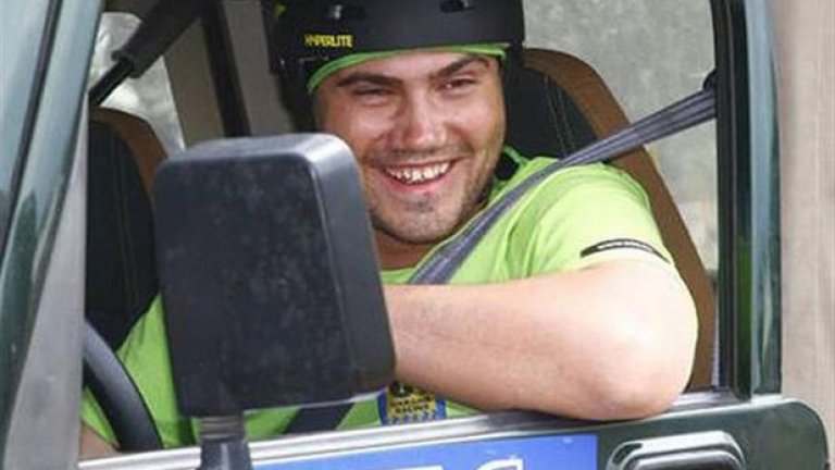 Депутат във Върховната Рада в продължение на 8 години, икономист, майстор на автомобилния спорт и син на най-противоречивата личност в Украйна. Кой е Виктор Янукович-младши? Вижте в галерията.