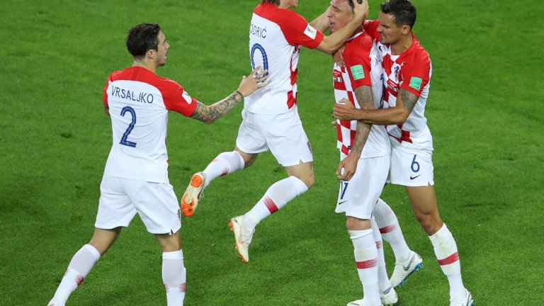 Хърватия
Защо ще спечели първенството: Златното поколение на Хърватия разполага с мечтана халфова линия и в груповата фаза беше отборът, който направи най-силно впечатление. Лука Модрич и компания са способни да контролират двубоите и са много трудни за побеждаване, затова и вече са съвсем явен фаворит за достигане до финала. Успех над Русия е напълно по силите им, а Англия и Швеция също не изглеждат от тяхната класа. 
Защо няма да спечели: Хърватите трябва да се справят с ролята на фаворит, в която бяха поставени покрай трите победи в груповата фаза. Срещу Дания те играха под възможностите си и при още едно такова представяне, късметът може да не ги покрие. Футболистите имат качествата и напълно осъзнават големия шанс, открил се пред тях, така че основният въпрос е дали ще издържат психически.