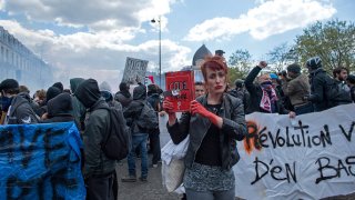 протест в париж