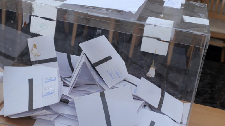 Сигнал за гласуване по два пъти  от членове на СИК в Дупница