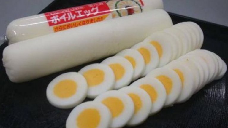 Преди дни жена от София си купила от топлата витрина на голям супермаркет салата. В нея присъствало и т.нар. "яйце"