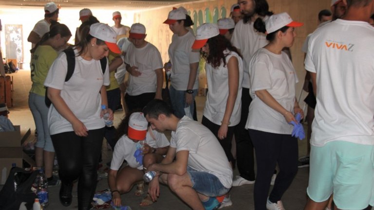 Млади доброволци превръщат подлези в градско изкуство