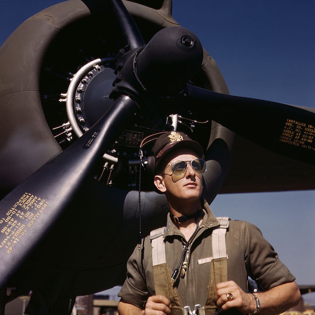 793px-Lt_Mike_Hunter_1