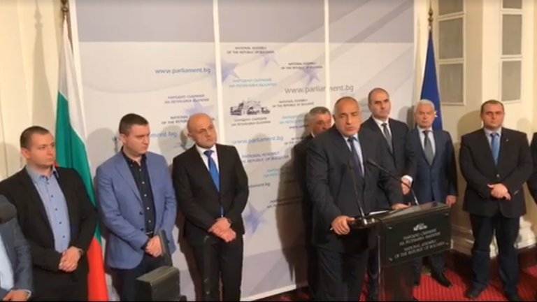 Борисов подчерта, че в преговорите са били нужни много компромиси. "Ние отстъпвахме в пенсиите, те отстъпваха в много неща