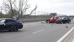 Жена загина, а още 6 души са ранени в тежка катастрофа на Северната тангента в София