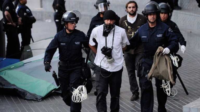 Над 300 арестувани от "Окупирай Уолстрийт"