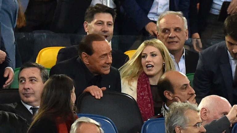 Силвио Берлускони с дъщеря си Барбара Берлускони в ложата на "Сан Сиро"