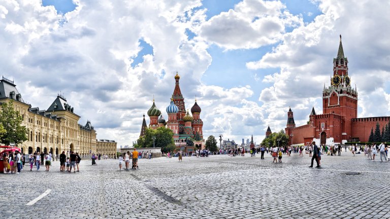 Москва и Санкт Петербург останаха без мобилен интернет преди "Деня на победата"