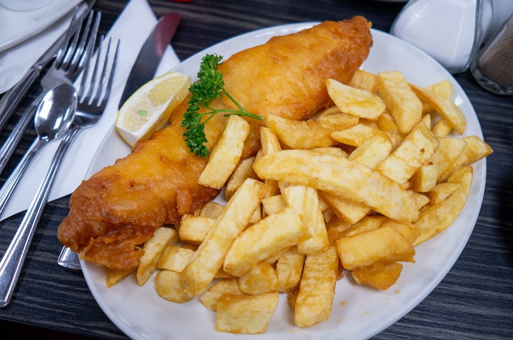 1280px-Fish_and_chips_blackpool
