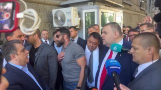 Размяна на обиди в деня на гласуване вота на недоверие